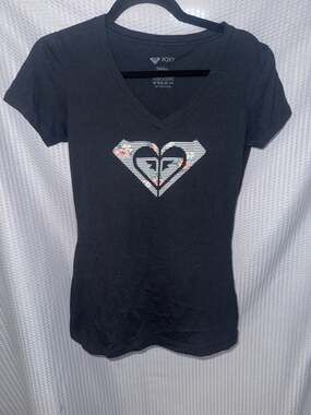 Roxy Women's Small Black V-Neck Heart Logo Graphic Tee